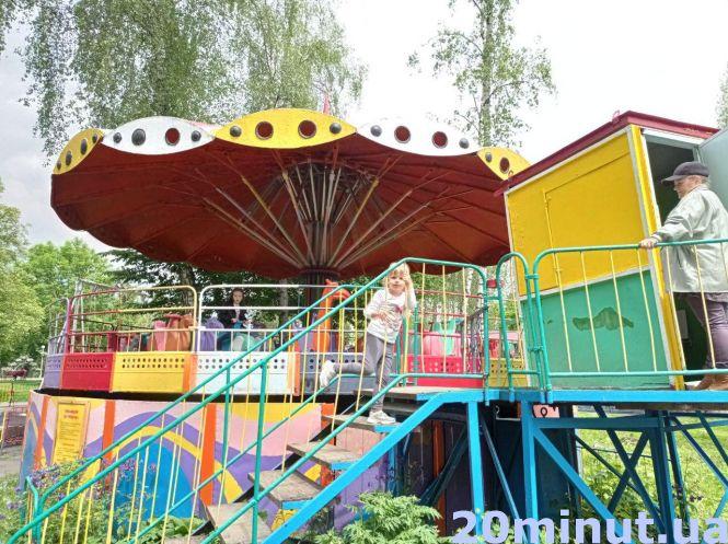 Новини Тернополя - фото з Скільки коштують атракціони у парках Тернополя. Які є розваги та коли можна покататися (ЦІНИ)