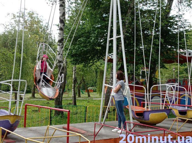 Новини Тернополя - фото з Скільки коштують атракціони у парках Тернополя. Які є розваги та коли можна покататися (ЦІНИ)