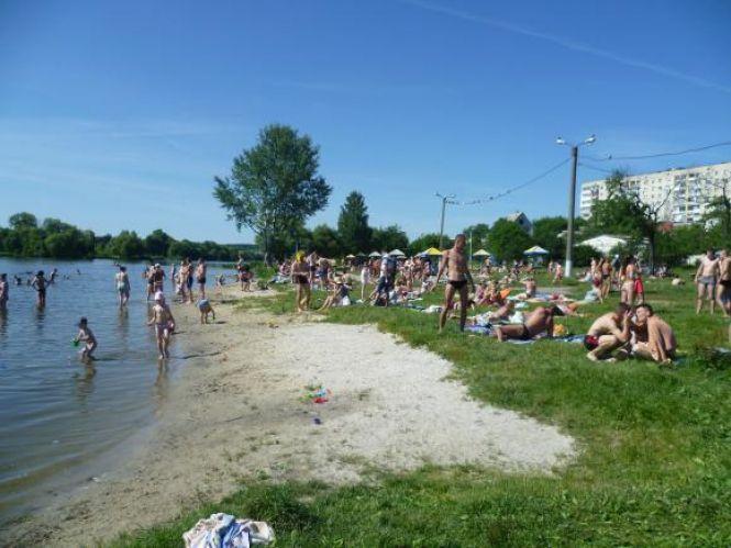 Новини Вінниці - фото з Перевірили три вінницькі пляжі. Де можна спокійно купатися та засмагати