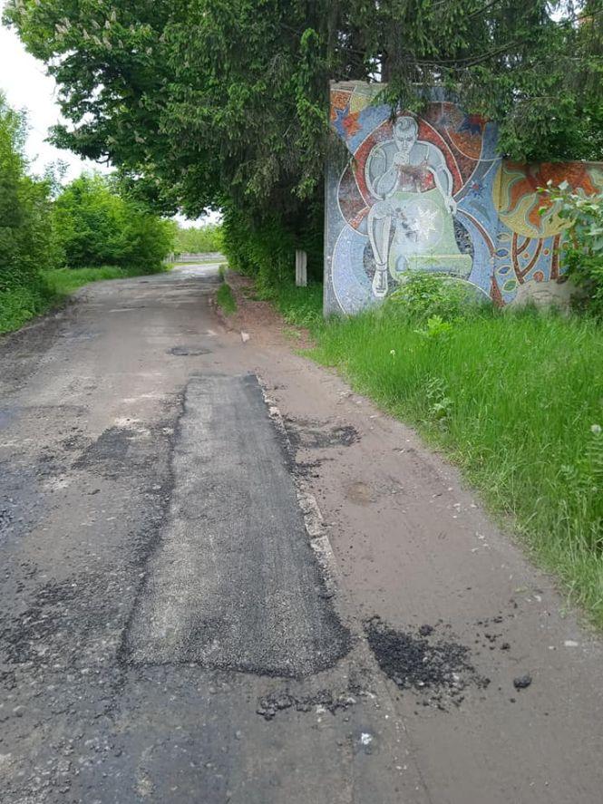 Новини Козятина - фото з "Не ремонтувалась ...дцять років": в Махаринцях латають ями