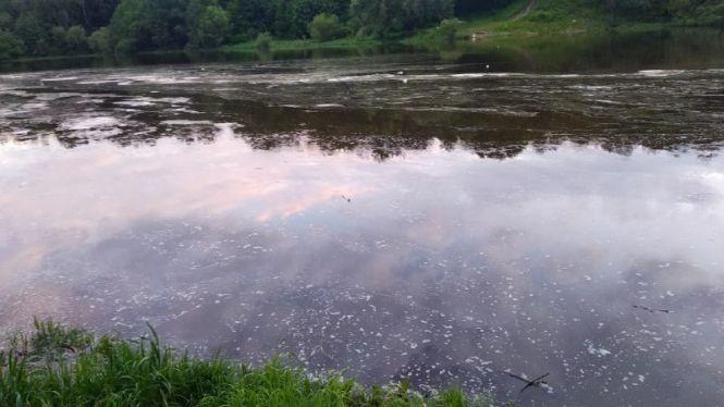 Новини Житомира - фото з Що п'ють житомиряни: після зливи у кранах - брудна рідина