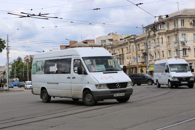 Новини Вінниці - фото з Проїзд у вінницьких маршрутках відтепер можна оплатити карткою. Перевірили, як це працює