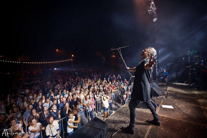 Новини Вінниці - фото з «Даруйте книги замість квітів!» Арсен Мірзоян їде у Вінницю, щоб вразити акустикою просто неба