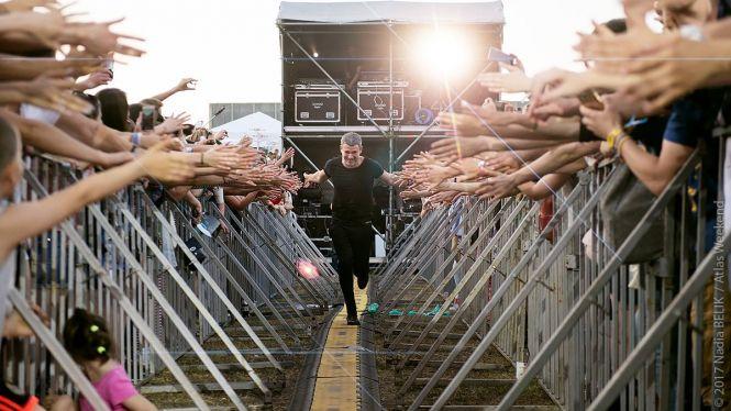 Новини Вінниці - фото з «Даруйте книги замість квітів!» Арсен Мірзоян їде у Вінницю, щоб вразити акустикою просто неба