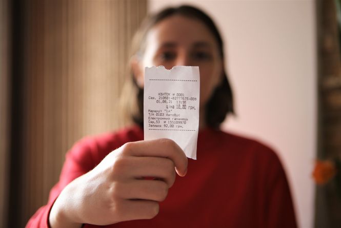 Проїзд у вінницьких маршрутках відтепер можна оплатити карткою. Перевірили, як це працює