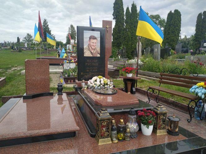 Новини Тернополя - фото з Які Герої спочивають на Микулинецькому цвинтарі та як виглядають їхні поховання (ФОТО)