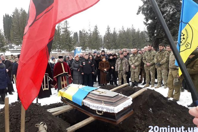 Новини Тернополя - фото з Які Герої спочивають на Микулинецькому цвинтарі та як виглядають їхні поховання (ФОТО)