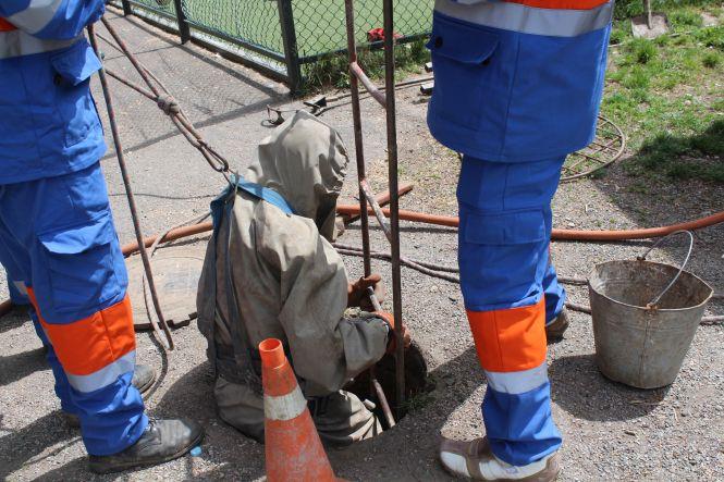 Новини Тернополя - фото з Витягуємо светри і не тільки: тернополянин розповів, як це — чистити каналізацію (ВІДЕО)