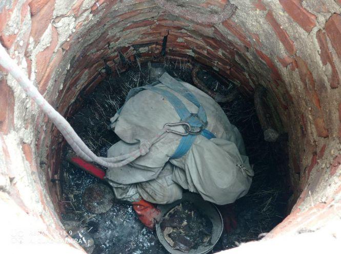 Новини Тернополя - фото з Витягуємо светри і не тільки: тернополянин розповів, як це — чистити каналізацію (ВІДЕО)