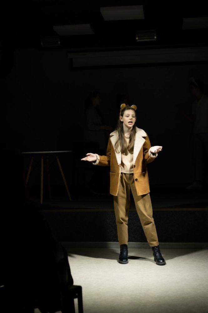 Новини Вінниці - фото з Вінницькі школярі презентували у «Квадраті» виставу про стосунки поколінь