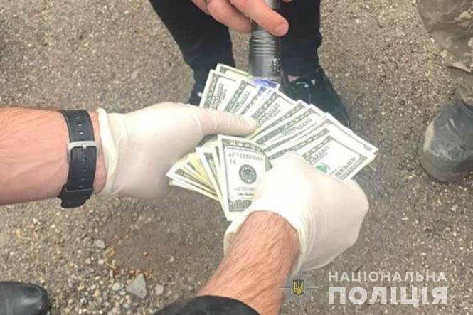 Новини Тернополя - фото з На Тернопільщині затримали заступника комісара: чоловік за 1500$ обіцяв допомогти "відкосити" від армії