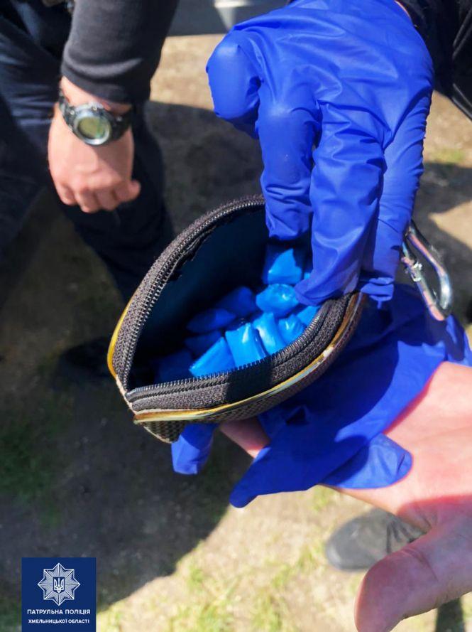Новини Хмельницького - фото з У Хмельницькому спіймали молодика з 28 згортками наркотиків (ФОТО)