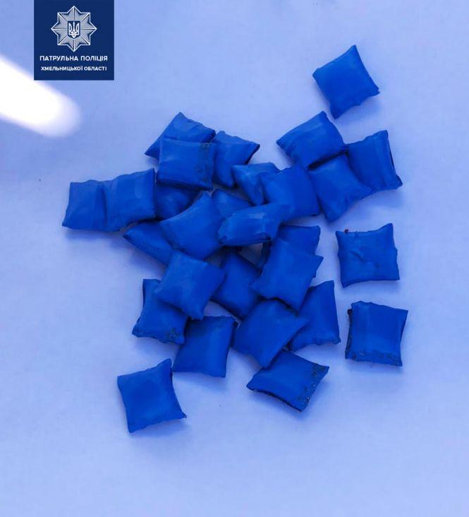 Новини Хмельницького - фото з У Хмельницькому спіймали молодика з 28 згортками наркотиків (ФОТО)