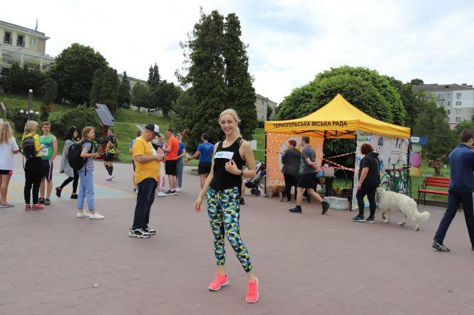 Новини Тернополя - фото з У Тернополі організували "Благодійну милю" та ярмарок для Максимка Антонишина. Буде ще вечірній забіг