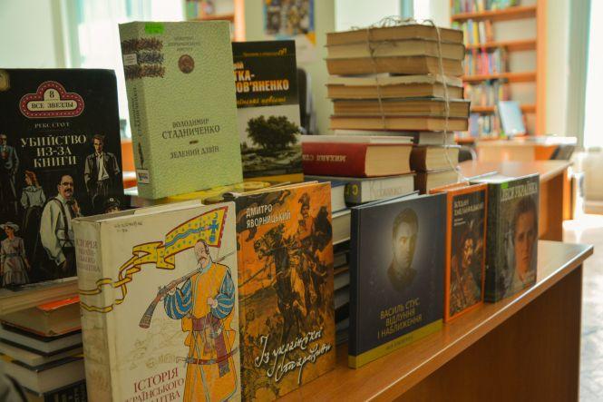 Новини Вінниці - фото з «Військовий прочитав 18 книг за півтора року служби». Незвичний подарунок отримали гвардійці