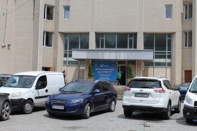 Новини Тернополя - фото з Продовжують вакцинувати від ковіду: які відгуки тернополян. Коли ще можна щепитися?