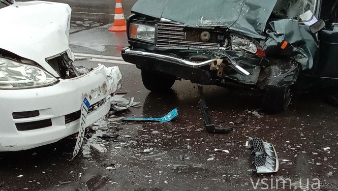 Новини Хмельницького - фото з Поліцейські потрапили в ДТП на Толстого. Зі службового авто зняли номери (ФОТО)