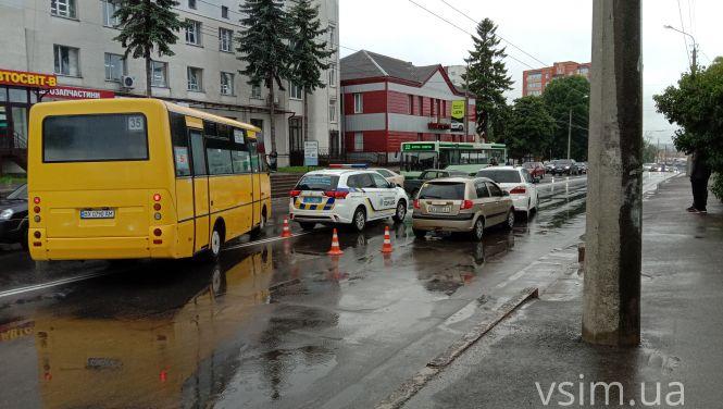 Новини Хмельницького - фото з Поліцейські потрапили в ДТП на Толстого. Зі службового авто зняли номери (ФОТО)