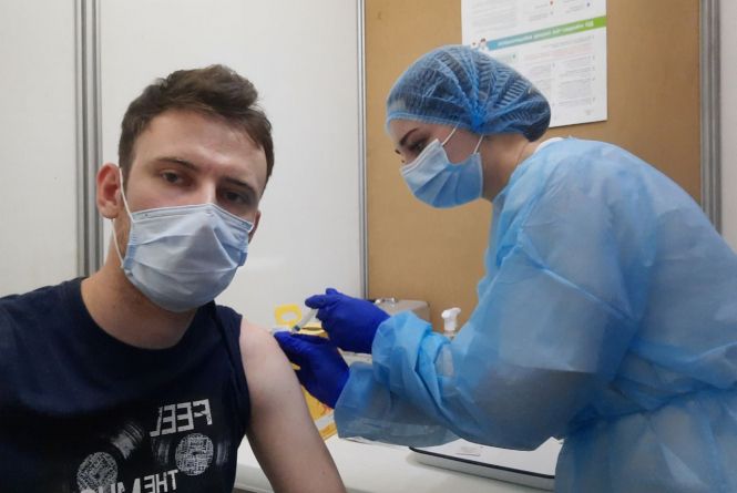 Новини Вінниці - фото з За вихідні у центрі вакцинації проти Covid-19 щепили 733 вінничанина У Вінниці запрацював Центр масової вакцинації. Розповідаємо, як ми робили там щеплення