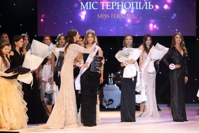 Новини Тернополя - фото з Фоторепортаж з конкурсу краси "Міс Тернопіль-2021" — гортайте