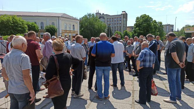 Новини Житомира - фото з У Житомирі пройшов мітинг пенсіонерів силових структур з вимогами перерахувати пенсії