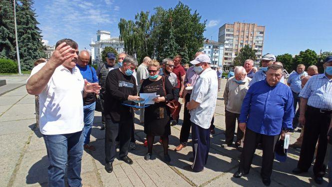 Новини Житомира - фото з У Житомирі пройшов мітинг пенсіонерів силових структур з вимогами перерахувати пенсії