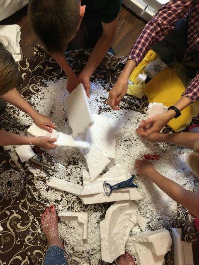 Новини Вінниці - фото з Операція «Реставрація». Вінничанка шиє унікальні крісла з людських історій та досвіду