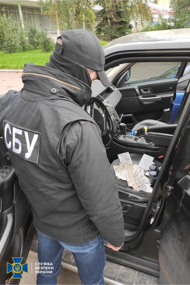Новини Житомира - фото з Контррозвідка СБУ викрила нову схему легалізації іноземців в Україні: будівельна фірма у Житомирі готувала документи для «гастарбайтерів»