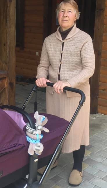 Новини Хмельницького - фото з Вийшла з дому й не повернулася. У Хмельницькому шукають пенсіонерку (ОНОВЛЕНО) Возможно, это изображение (1 человек и стоит)