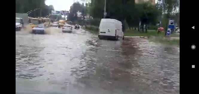 Новини Тернополя - фото з На "Дружбі" все пливе. Де ще затопило? Надсилайте свої фото (ФОТО, ВІДЕО)