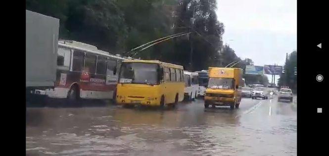 Новини Тернополя - фото з На "Дружбі" все пливе. Де ще затопило? Надсилайте свої фото (ФОТО, ВІДЕО)