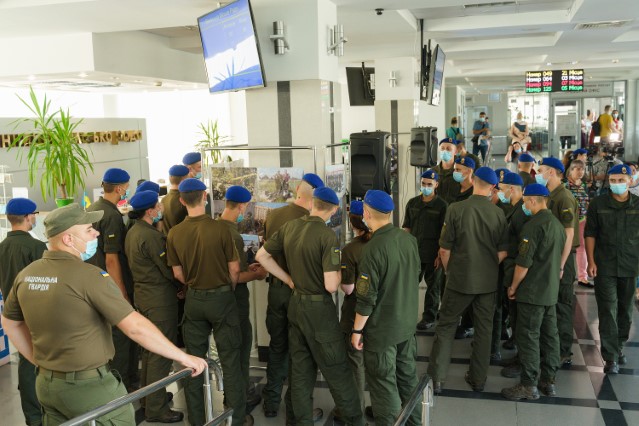 Новини Вінниці - фото з У Вінниці відкрилась фотовиставка історії боротьби нацгвардійця Віталія Марківа