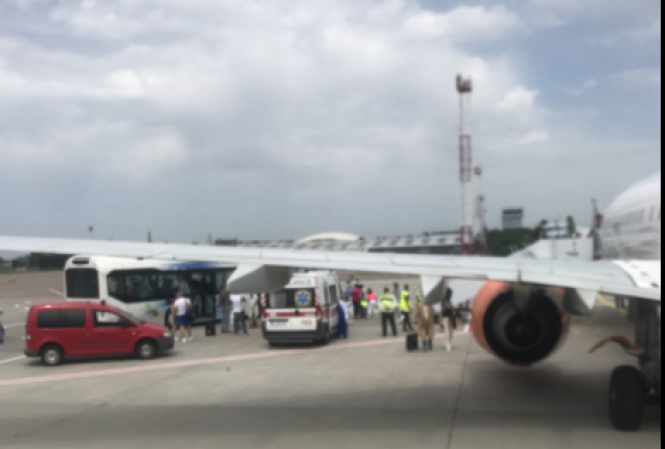 Новини Вінниці - фото з «Одягайте маску! Терміново!» В Борисполі екстрено посадили літак із пасажирами