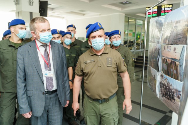 Новини Вінниці - фото з У Вінниці відкрилась фотовиставка історії боротьби нацгвардійця Віталія Марківа