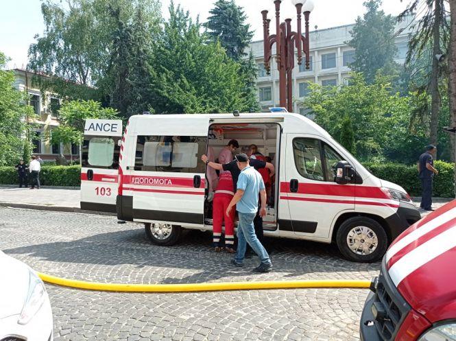 Новини Тернополя - фото з У Центрі пожежа, горить етно-бар "Коловорот". Що відомо?