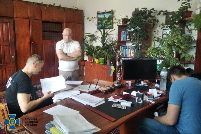 Новини Житомира - фото з На Житомирщині чиновники незаконно привласнили собі понад 200 тис. грн