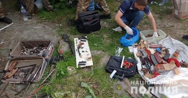 Новини Вінниці - фото з На Вінниччині ліквідували банду, яка торгувала автоматами та іншою зброєю
