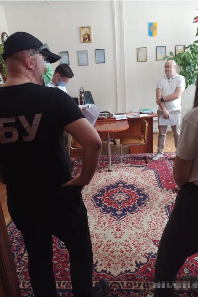 Новини Житомира - фото з На Житомирщині чиновники незаконно привласнили собі понад 200 тис. грн