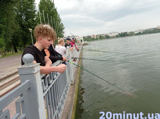 Новини Тернополя - фото з Смачна рибка та юшка: фестиваль на Набережній. Учасники готові полювати і в спеку, і в дощ (ФОТО)