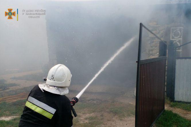 Новини Хмельницького - фото з На Хмельниччині у гаражі згорів автомобіль (ФОТО)