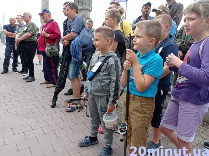 Новини Тернополя - фото з Смачна рибка та юшка: фестиваль на Набережній. Учасники готові полювати і в спеку, і в дощ (ФОТО)
