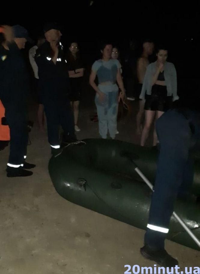 Новини Тернополя - фото з Тут глибоко – я йду поплаваю, а ти вертайся, сказав 19-річний Іван своїй дівчині на Дальньому пляжі і зник у воді