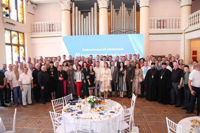 Новини Хмельницького - фото з Віолета Лабазюк: Наша спільна молитва стане оберегом для наших захисників та усіх, хто потребує підтримки та благословення (пресслужба В.Лабазюк)