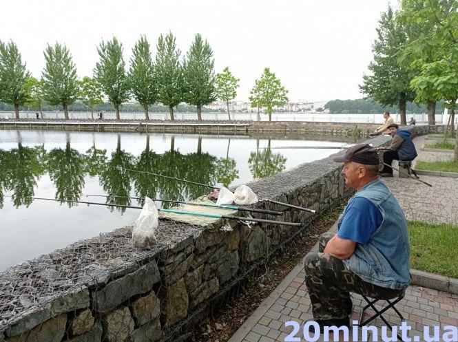 Новини Тернополя - фото з Смачна рибка та юшка: фестиваль на Набережній. Учасники готові полювати і в спеку, і в дощ (ФОТО)