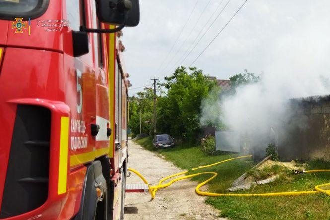 Новини Хмельницького - фото з На Хмельниччині у гаражі згорів автомобіль (ФОТО)