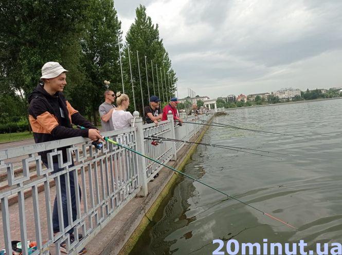 Новини Тернополя - фото з Смачна рибка та юшка: фестиваль на Набережній. Учасники готові полювати і в спеку, і в дощ (ФОТО)