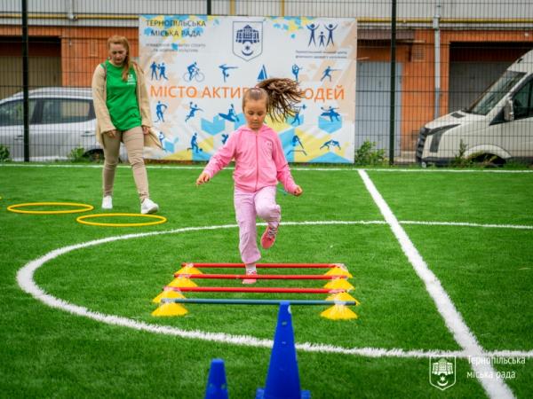 Новини Тернополя - фото з У Тернополі з'явився ще один універсальний спортивний майданчик (ФОТО)
