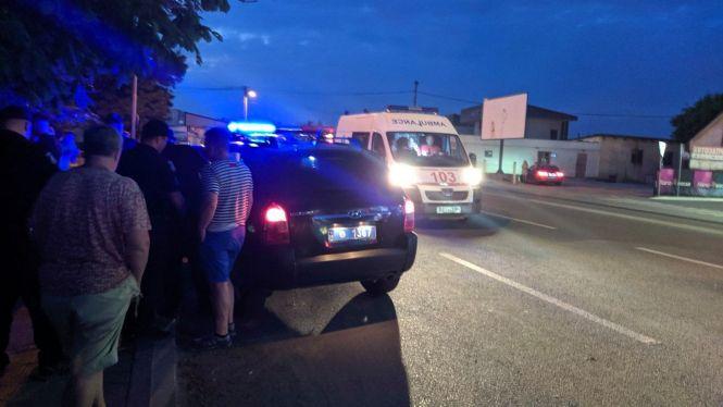 Новини Хмельницького - фото з ДТП на Хмельниччині: водій протаранив Мercedes та в'їхав у кафе (ФОТО)