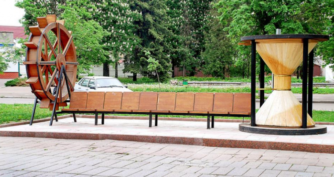 Новини Житомира - фото з Стара плитка біля бібліотеки, зникла «Лава спогадів» та будівництво фонтану – розбираємось, що відбувається на Новому бульварі