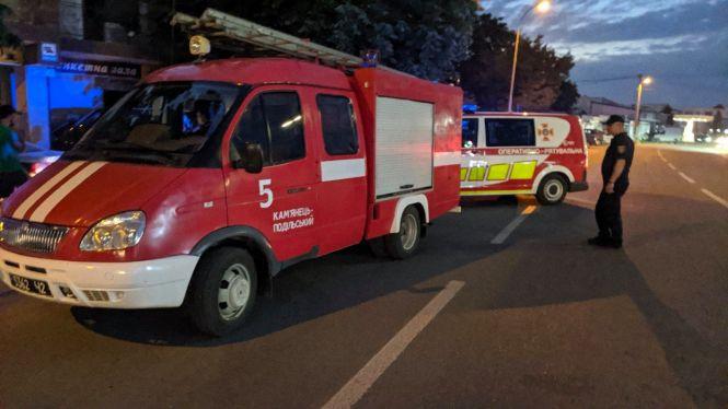 Новини Хмельницького - фото з ДТП на Хмельниччині: водій протаранив Мercedes та в'їхав у кафе (ФОТО)